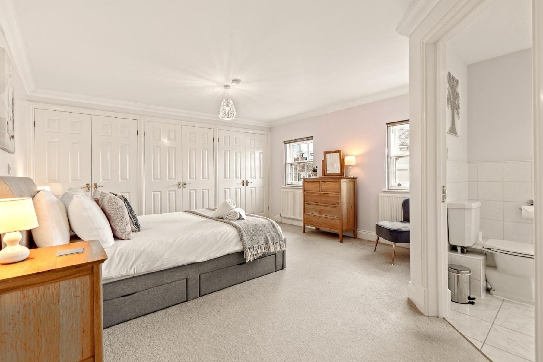 Villa Olive Tale Henley-on-Thames Exterior foto